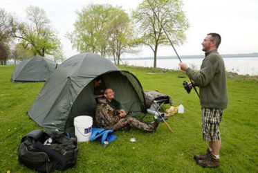 Как выбрать палатку для рыбалки и отдыха